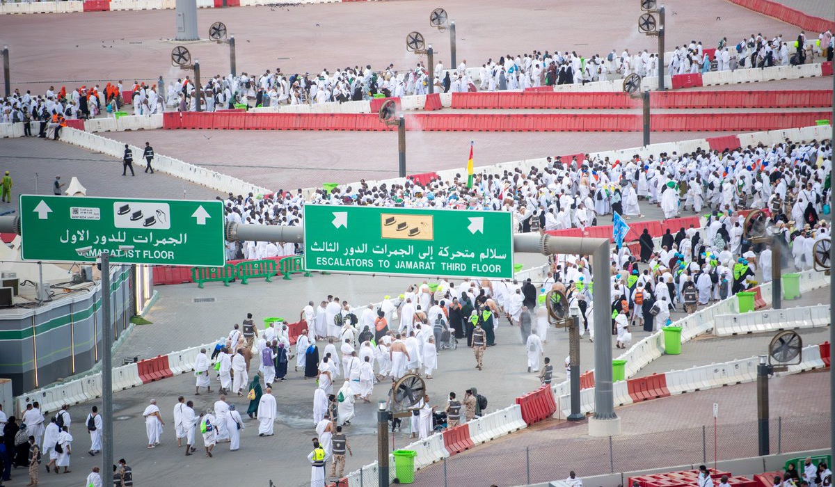 Muslim Pilgrims Perform Stoning Ritual at Mina on First Day of Eid Al-Adha